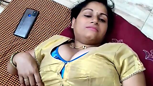 Indian aunty Red saree with boyfriend sex enjoy